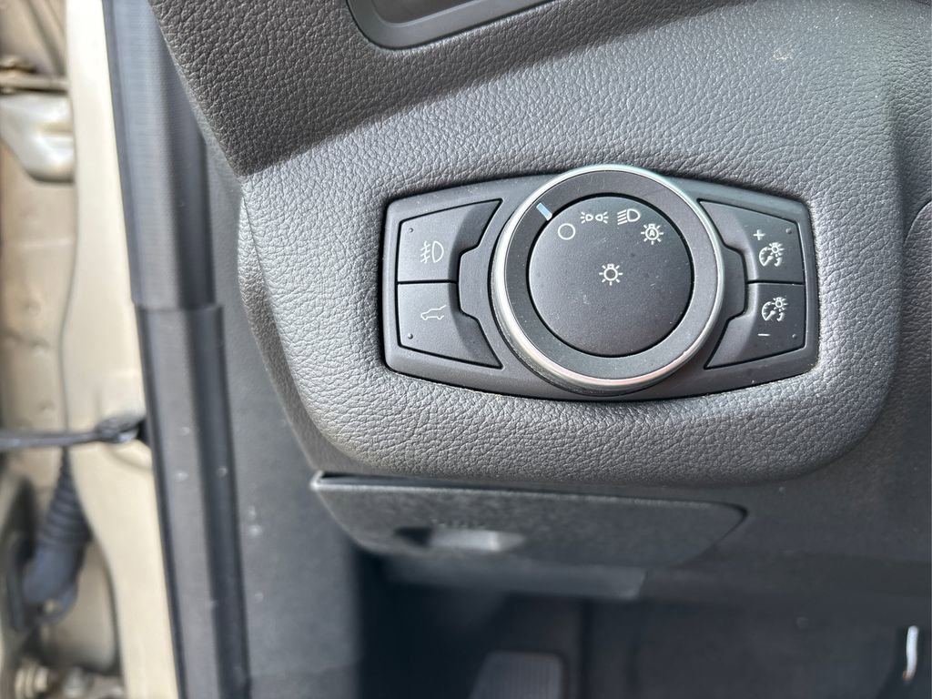 Used 2018 Ford Escape SE image 24
