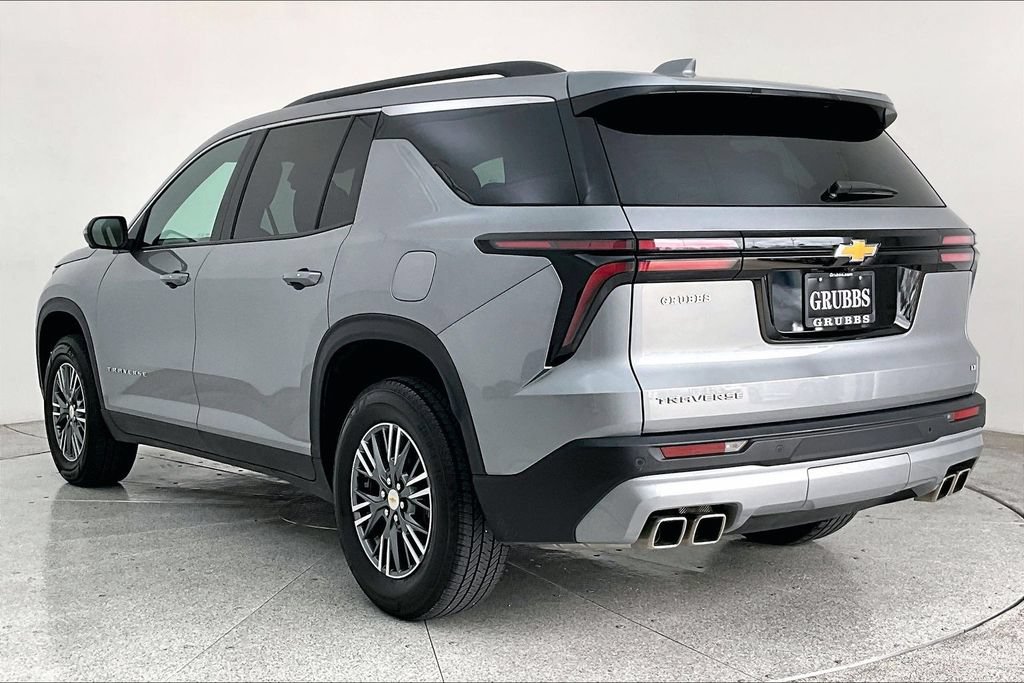 Used 2024 Chevrolet Traverse LT FWD image 16