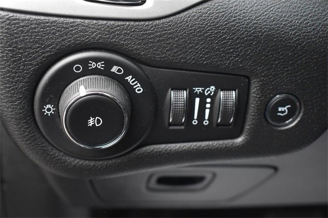 Used 2016 Jeep Cherokee Trailhawk w/ Comfort/Convenience Group image 26