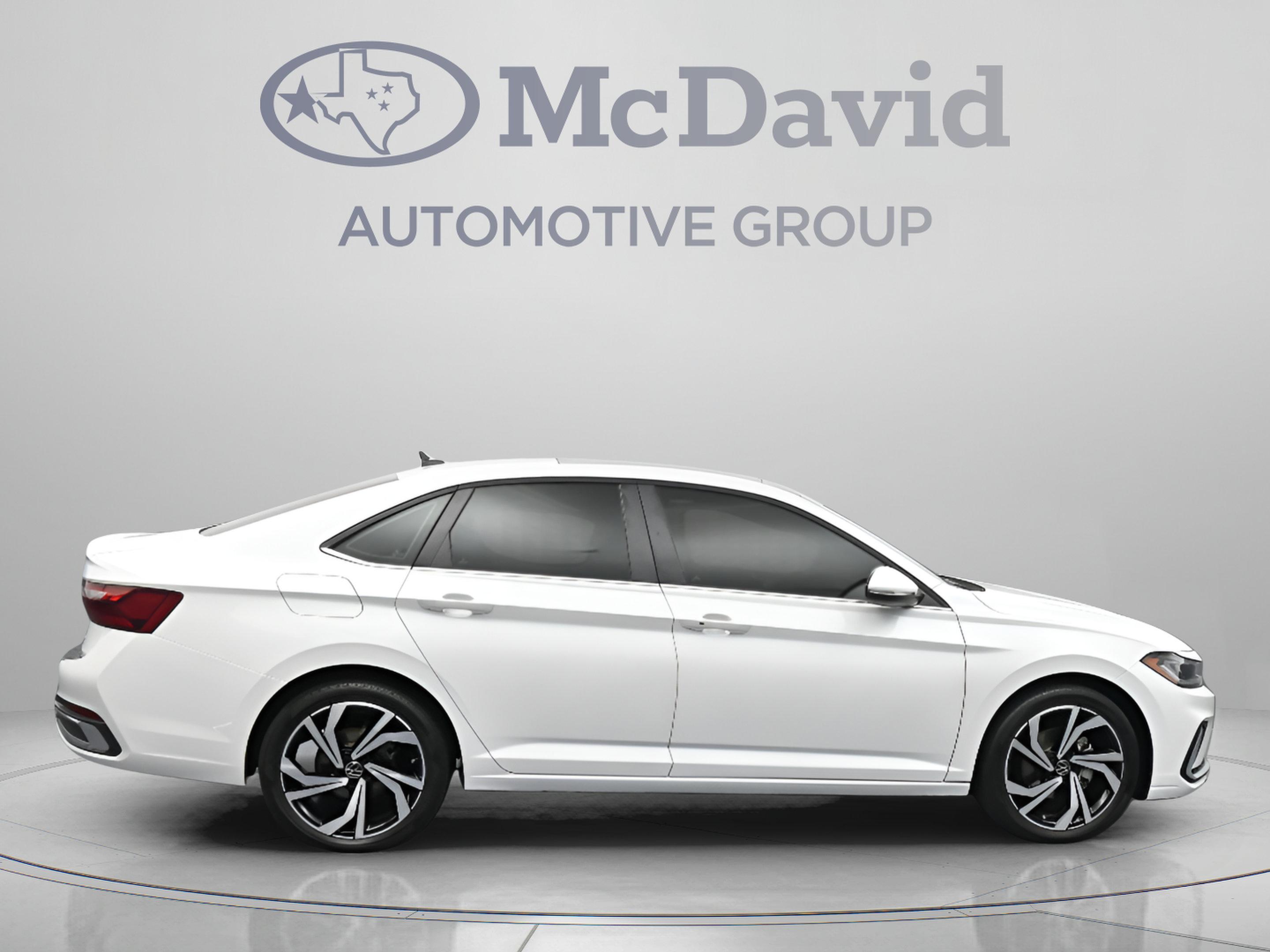 Used 2025 Volkswagen Jetta SEL FWD image 9
