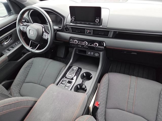Used 2025 Honda Pilot Sport image 21