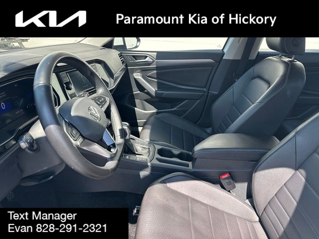 Used 2023 Volkswagen Jetta SE FWD image 19