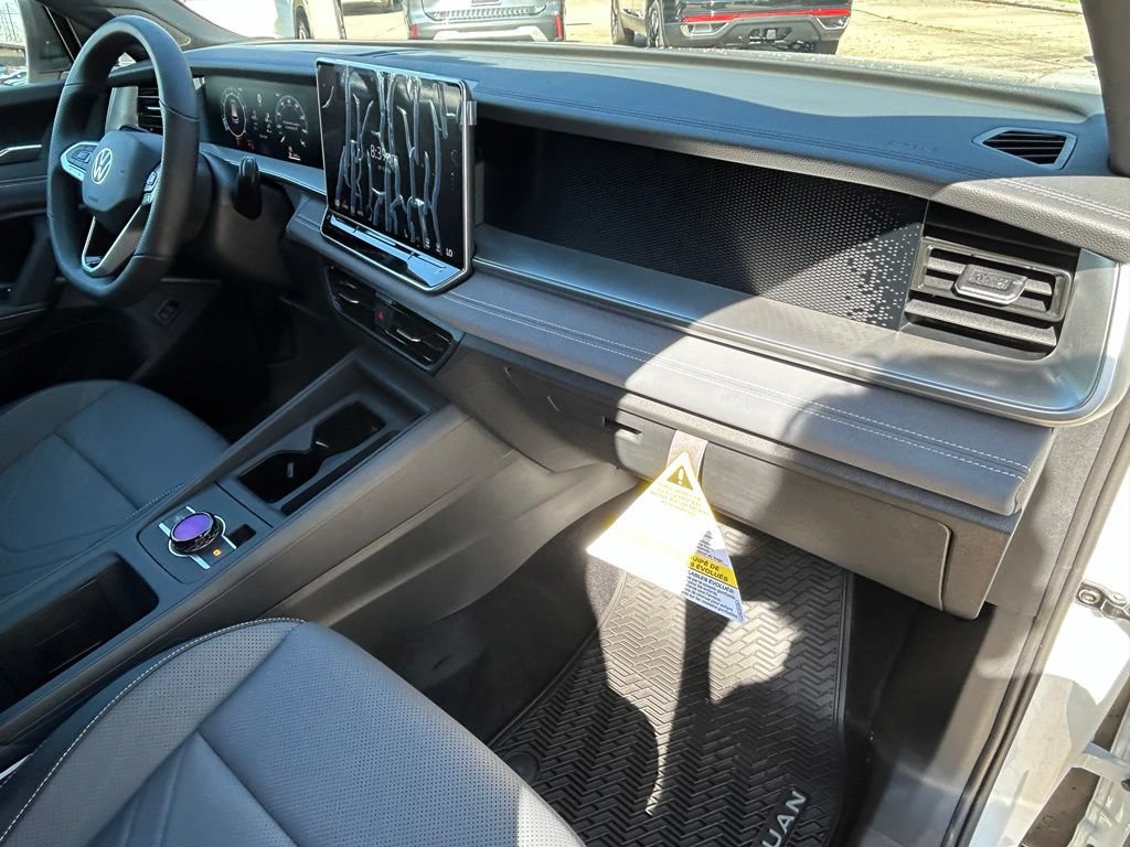 New 2026 Volkswagen Tiguan SE R-Line FWD image 37