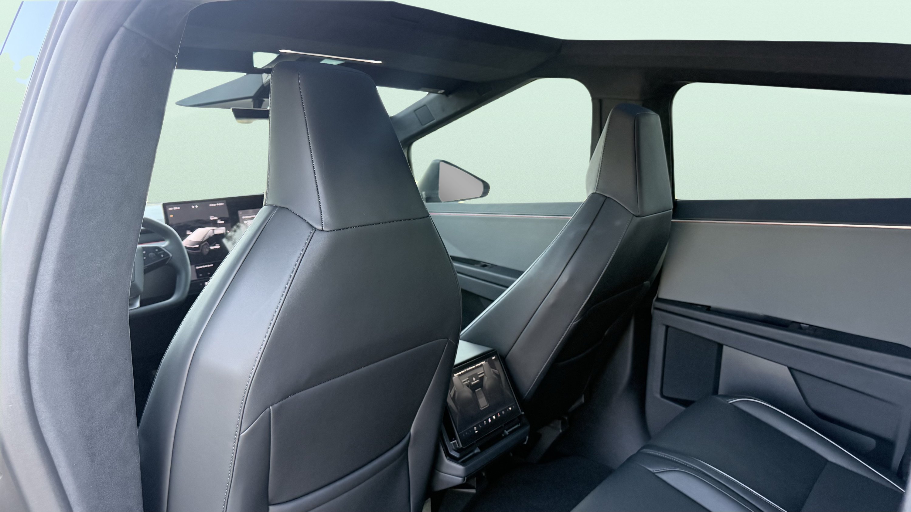 Used 2024 Tesla Cybertruck AWD Crew Cab image 30