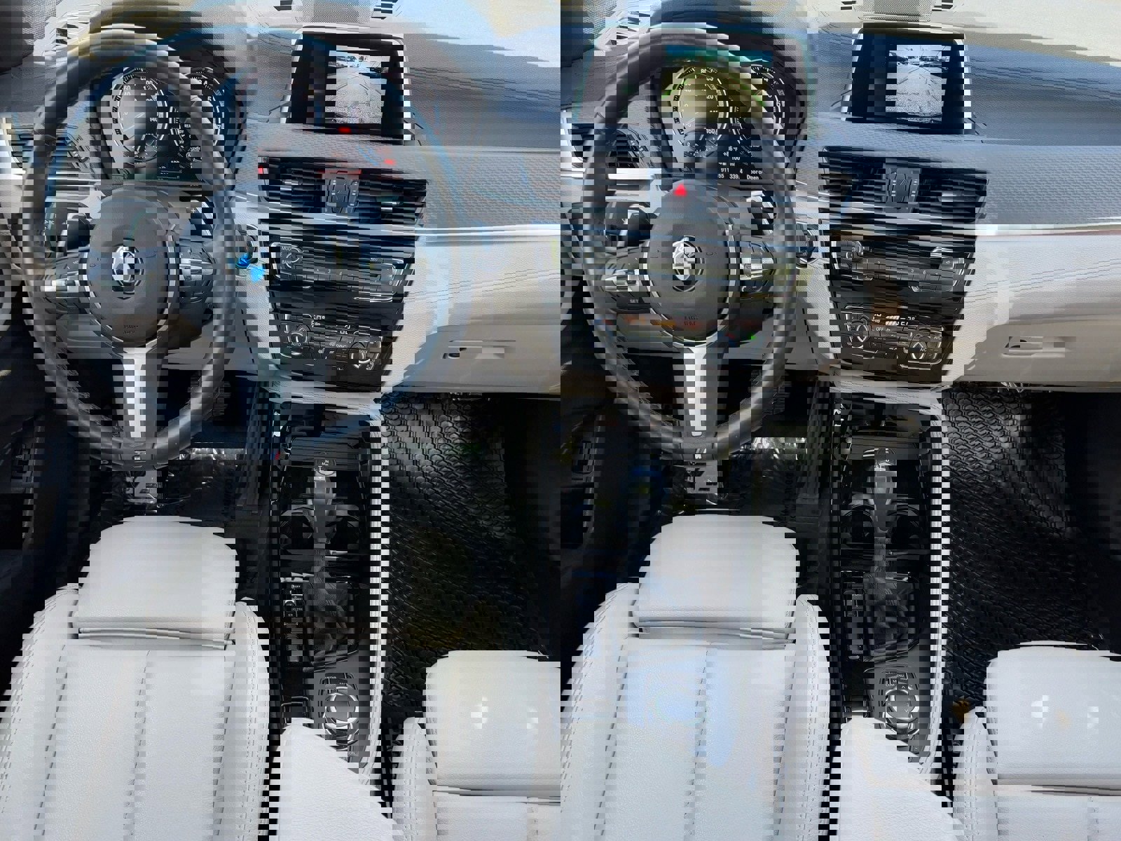 Used 2018 BMW X2 sDrive28i w/ M SportX Package image 12