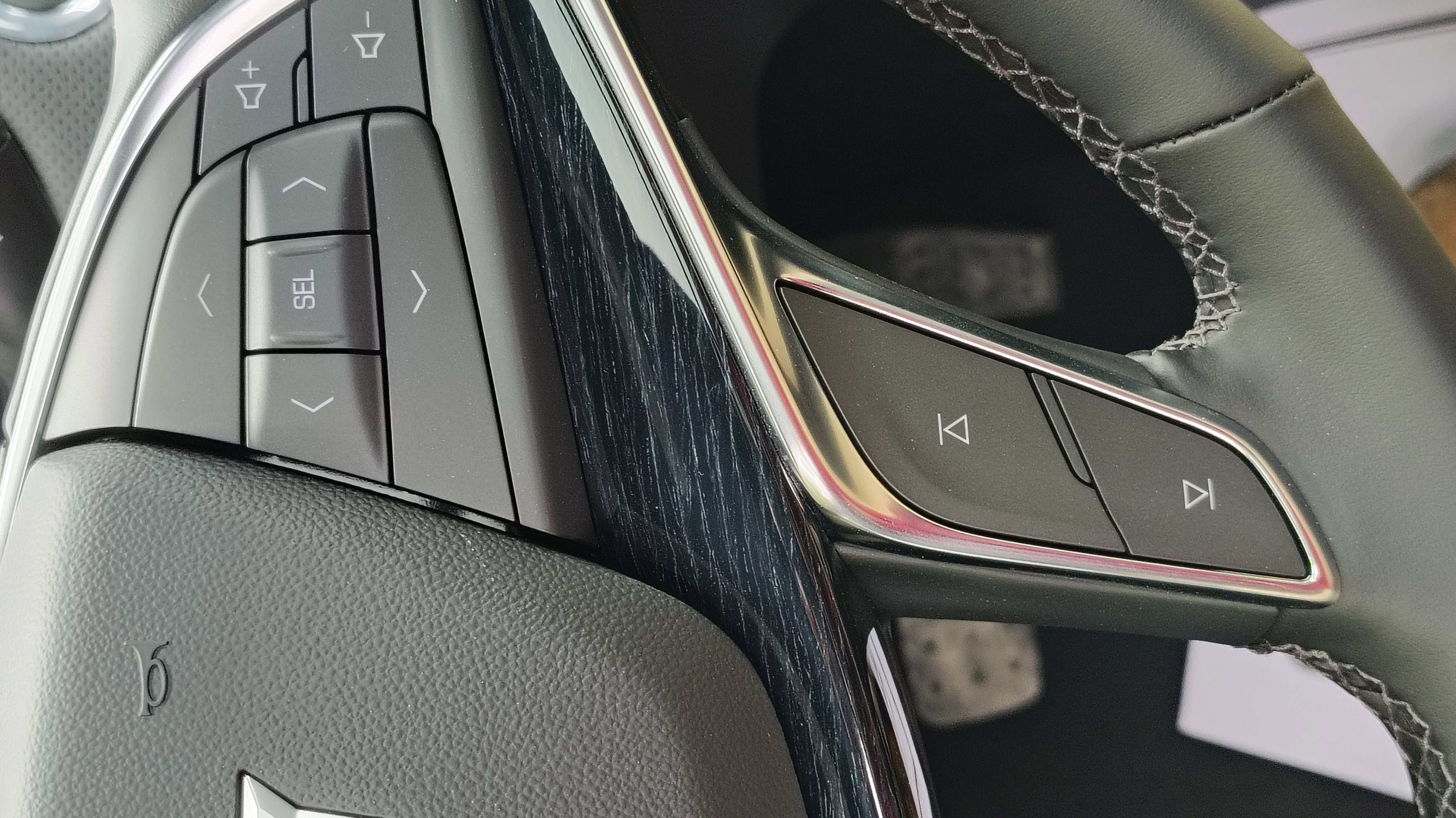 New 2025 Cadillac XT5 Premium Luxury w/ Technology Package image 16