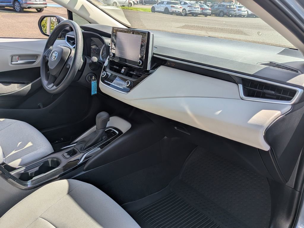 Used 2020 Toyota Corolla LE FWD image 32