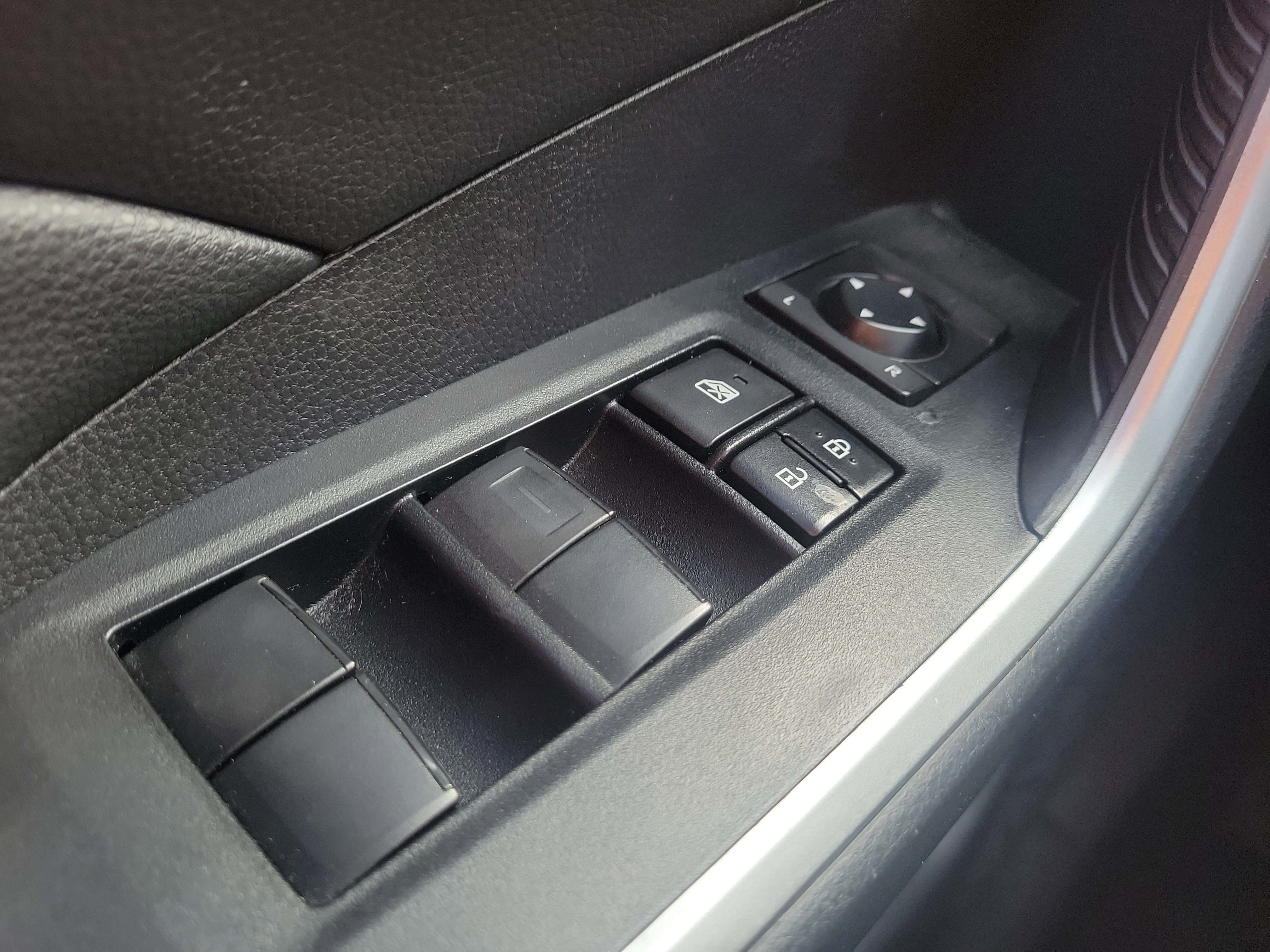 Used 2021 Toyota RAV4 XLE image 18