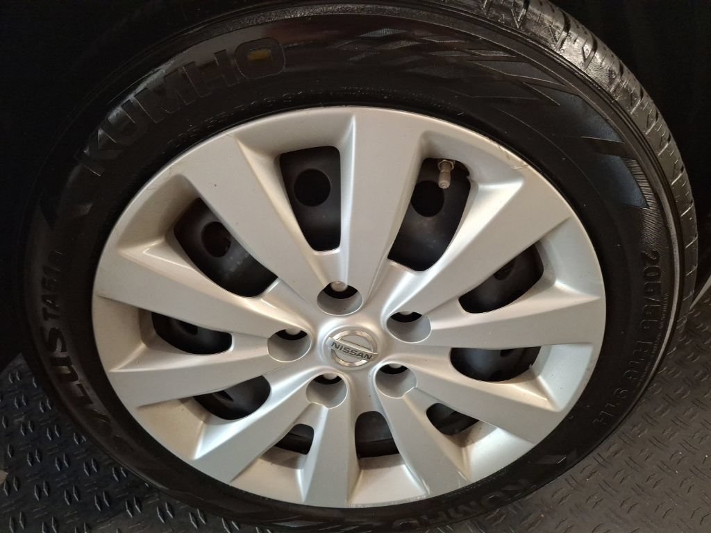 Used 2015 Nissan Leaf S w/ Charge Package FWD image 4