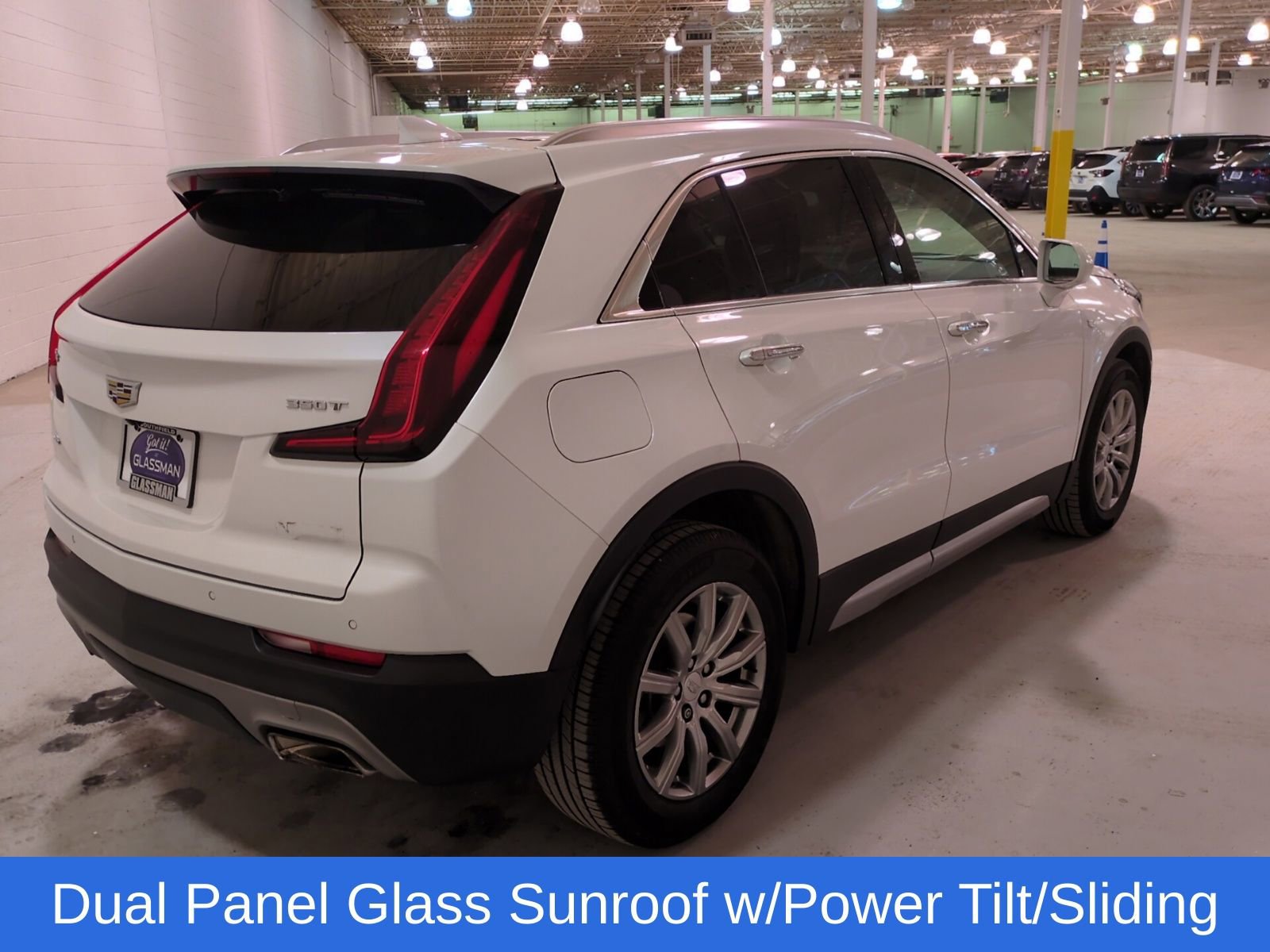 Used 2020 Cadillac XT4 Premium Luxury w/ Cold Weather Package AWD/4WD image 3