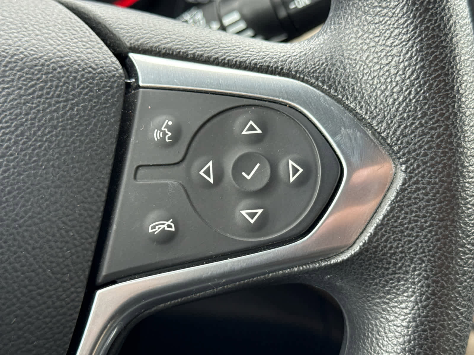 Used 2023 Chevrolet Traverse LS image 17