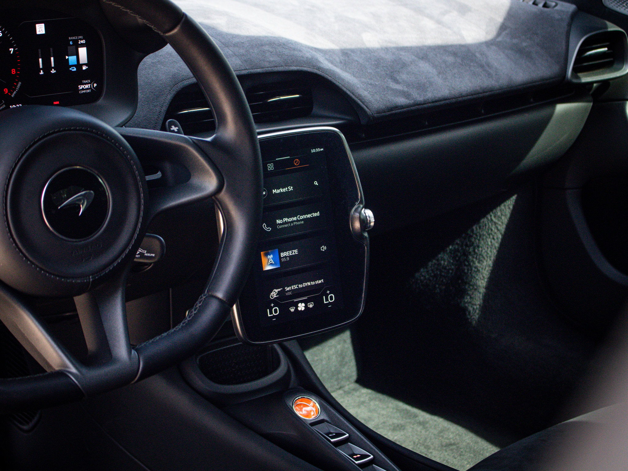 Used 2025 McLaren Artura RWD image 31