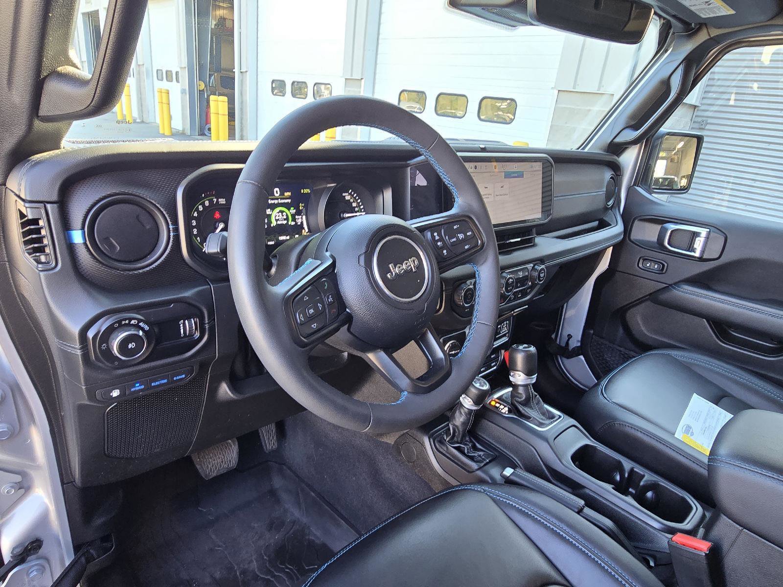 Used 2024 Jeep Wrangler Unlimited Rubicon 4xe image 15