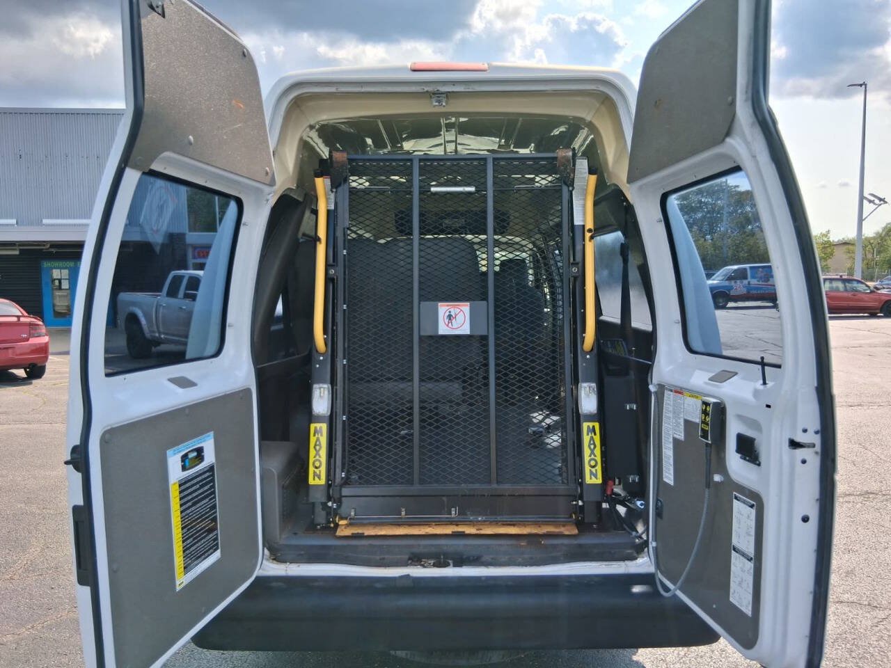 Used 2009 Ford E-250 and Econoline 250 Extended RWD image 11
