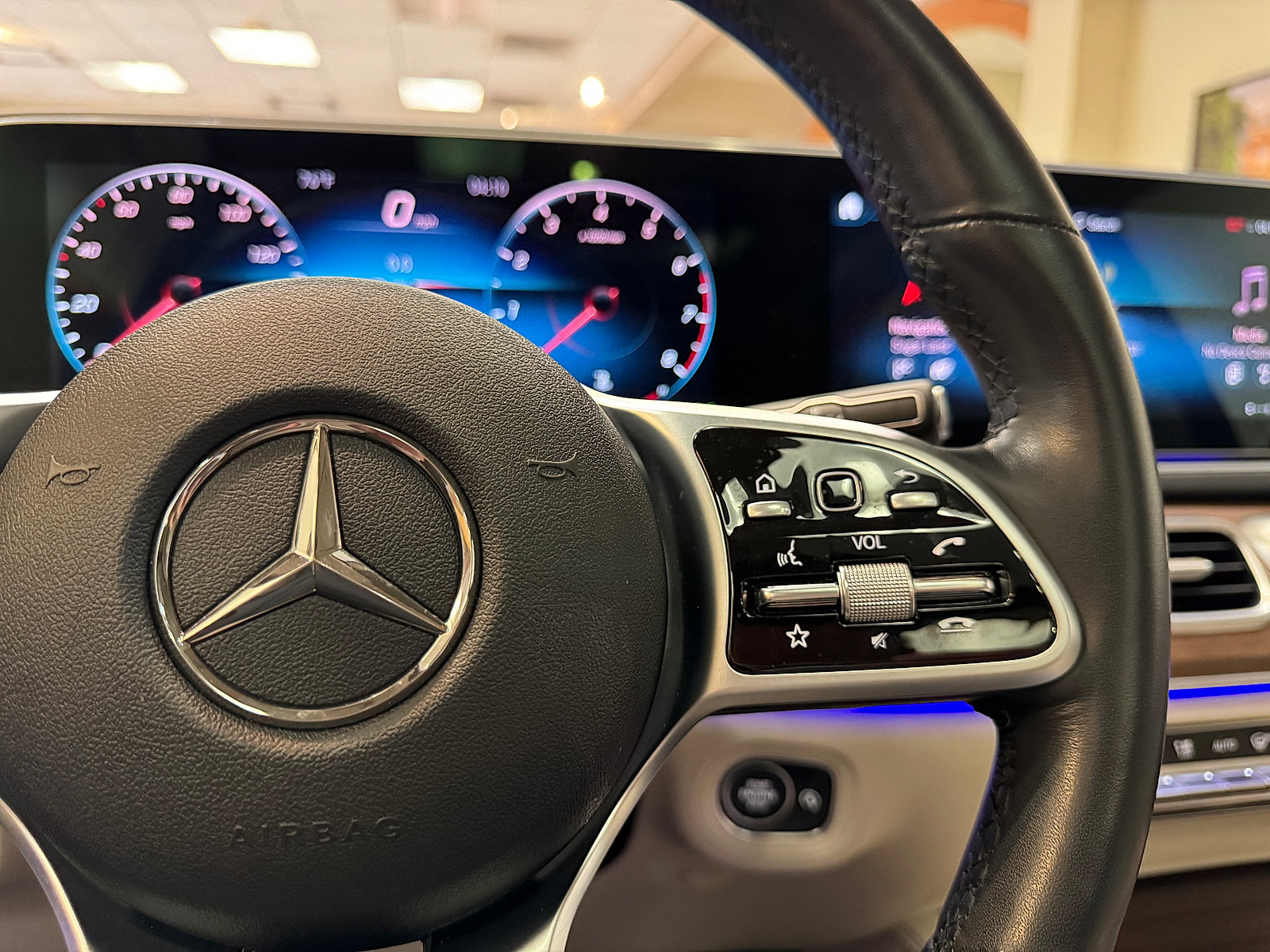 Used 2022 Mercedes-Benz GLE 350 4MATIC w/ Premium Package image 21