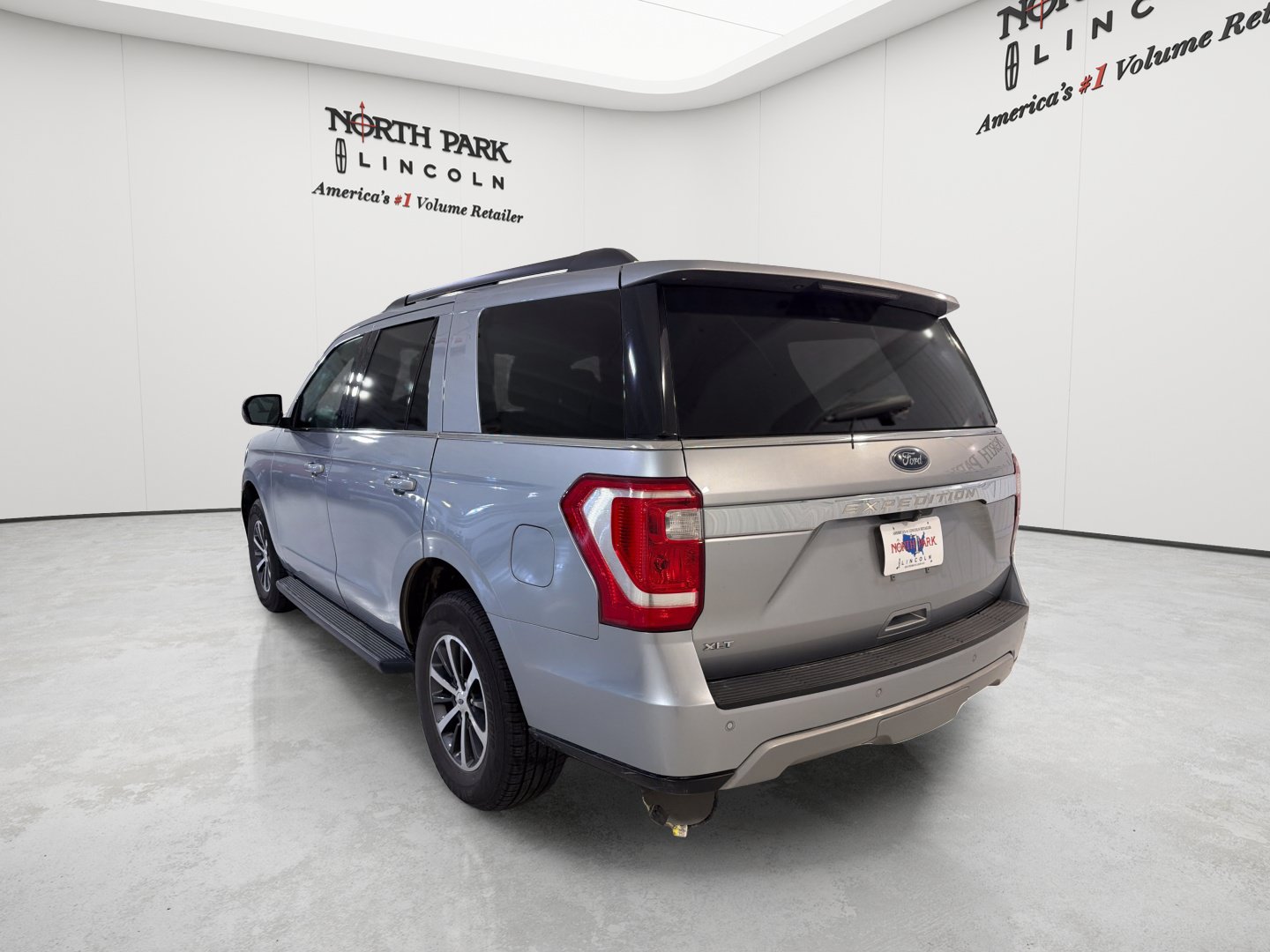 Used 2021 Ford Expedition XLT RWD image 3