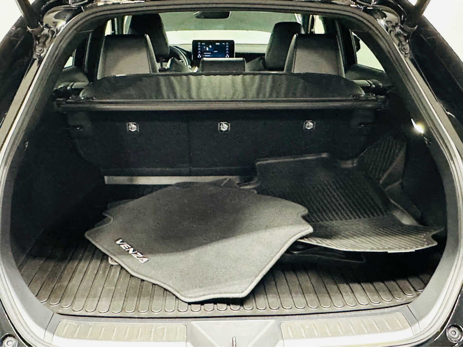 Certified 2022 Toyota Venza XLE AWD/4WD image 27