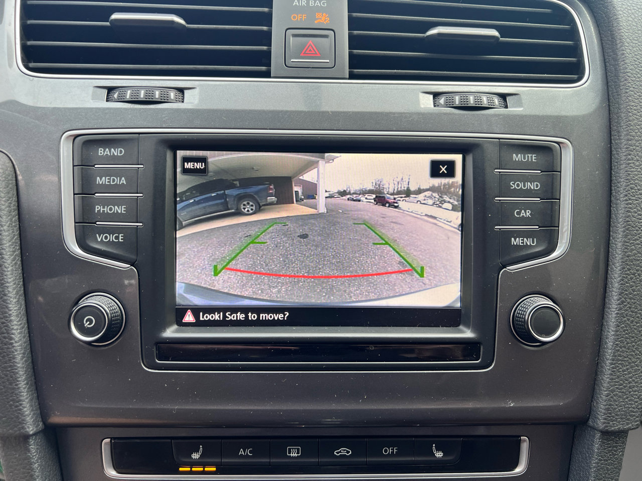 Used 2017 Volkswagen Golf Alltrack S image 13