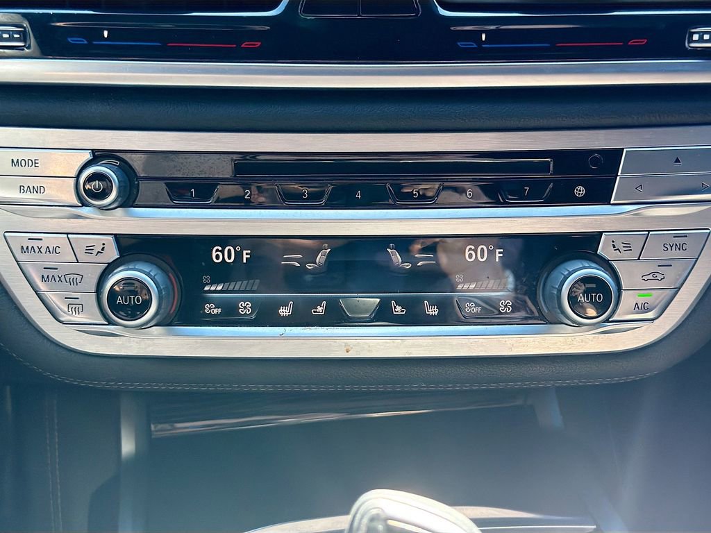 Used 2019 BMW 750i xDrive w/ M Sport Package image 37