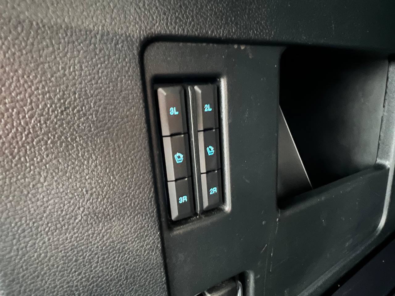 Used 2020 Ford Expedition XLT w/ Equipment Group 202A AWD/4WD image 28