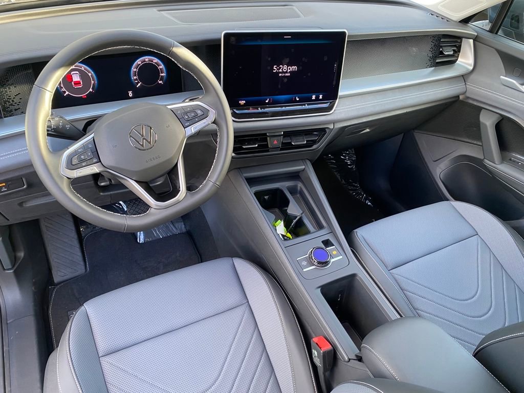 New 2025 Volkswagen Tiguan SE image 12