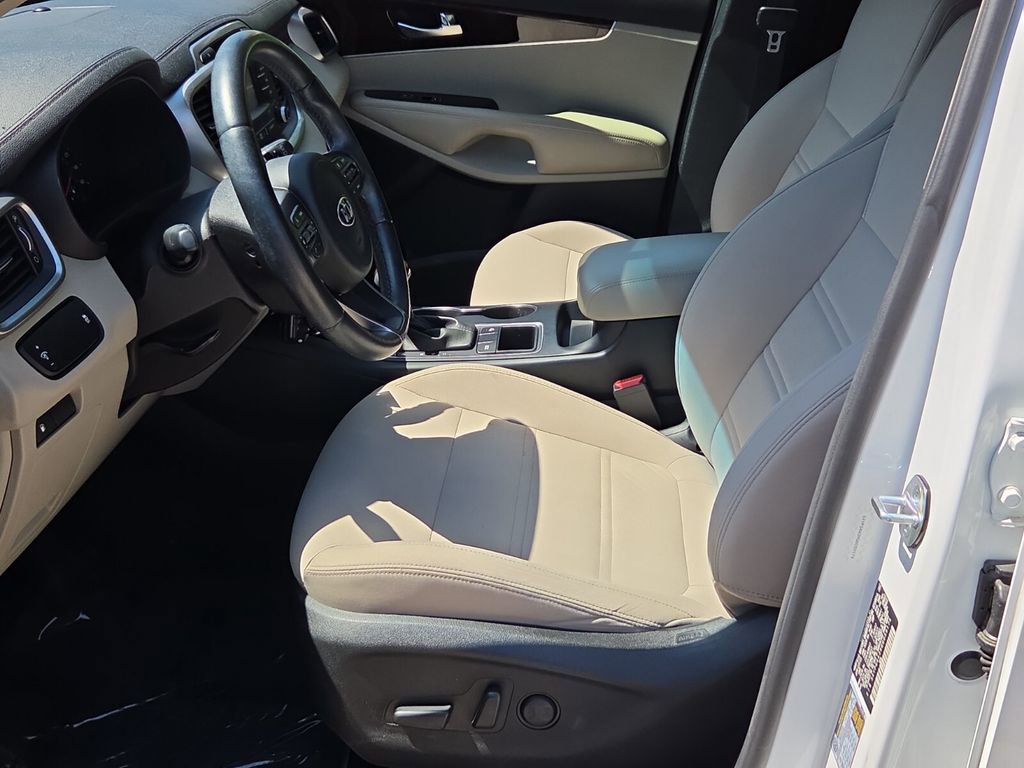 Used 2016 Kia Sorento LX w/ LX Convenience Package image 11