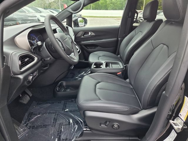 New 2027 Chrysler Pacifica Select FWD image 3