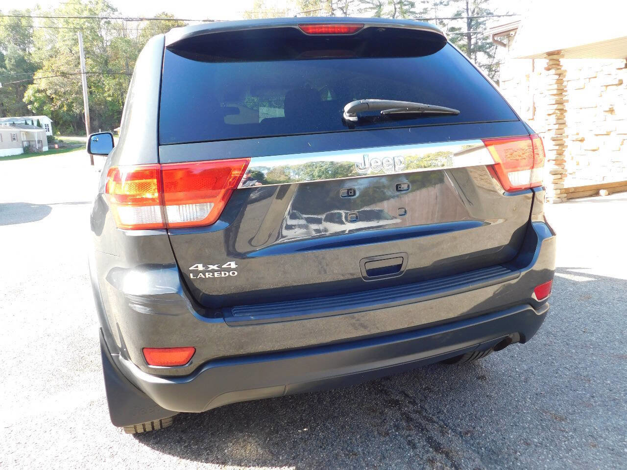 Used 2011 Jeep Grand Cherokee Laredo image 8