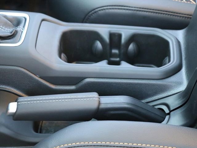 Used 2025 Jeep Wrangler Sahara image 29