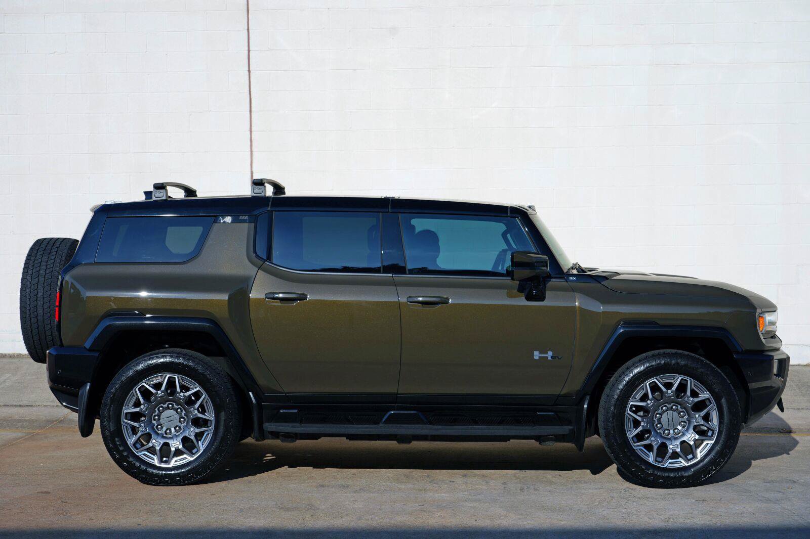 Used 2025 GMC Hummer EV 3X w/ LPO, Roof Cross Rail Package AWD/4WD image 61