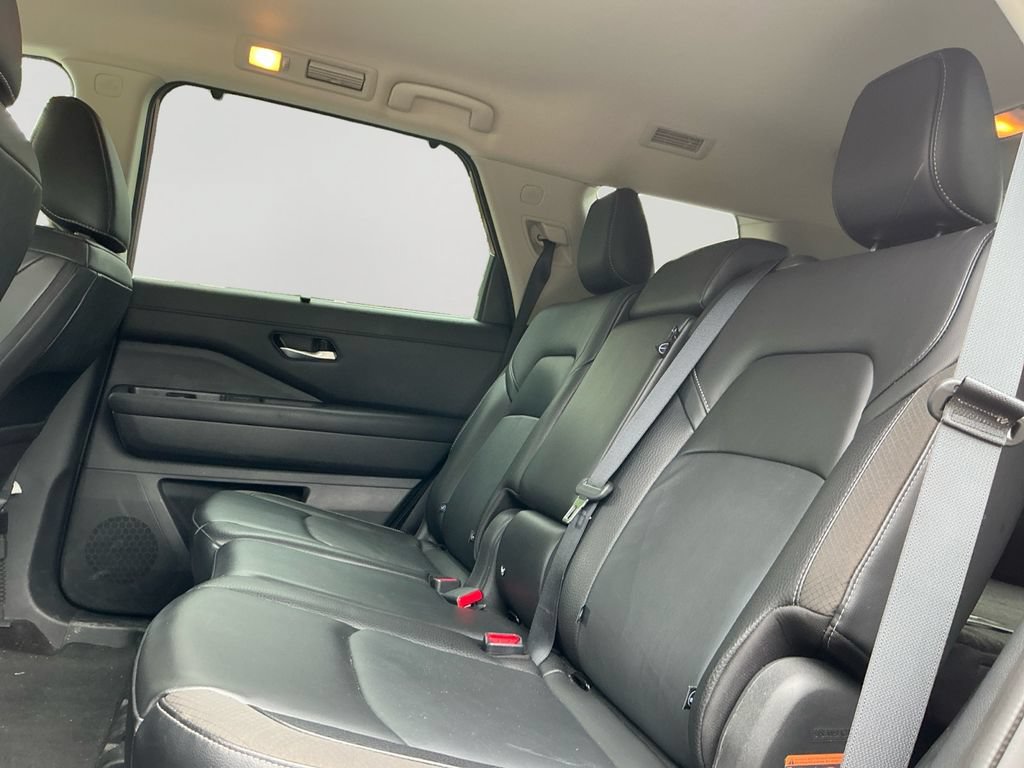 Used 2024 Nissan Pathfinder SL AWD/4WD image 15
