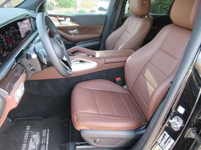 Used 2025 Mercedes-Benz GLS 450 4MATIC image 18