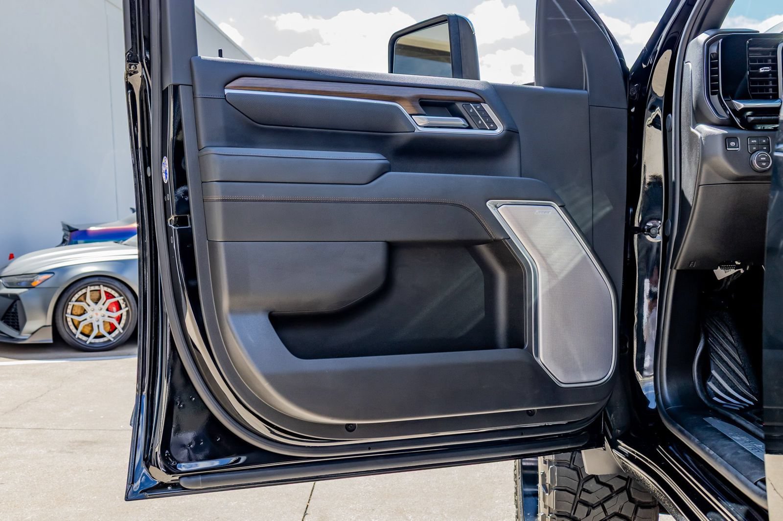 Used 2026 Chevrolet Silverado 2500 High Country w/ High Country Premium Package AWD/4WD image 37