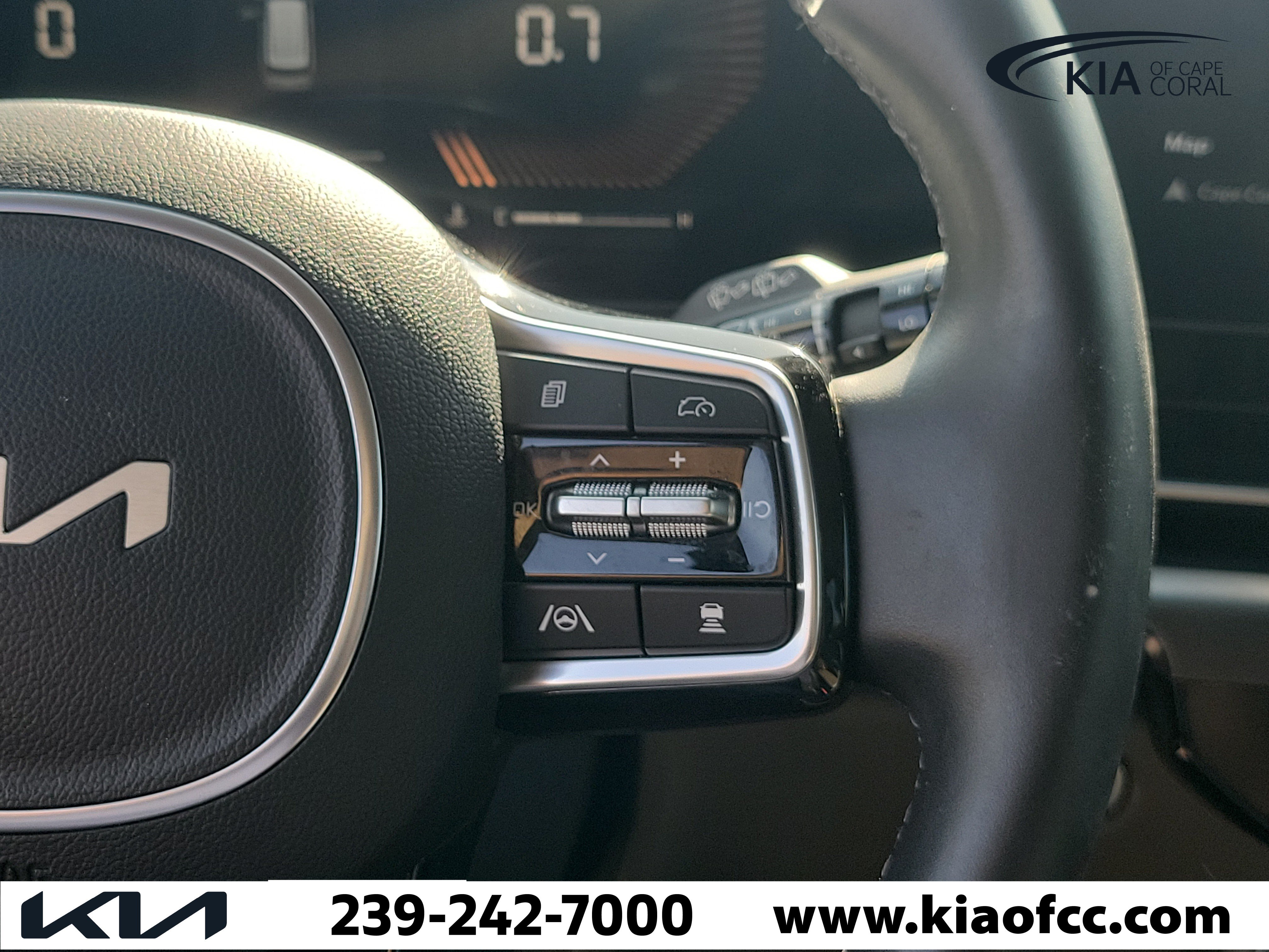 Certified 2025 Kia Carnival FWD image 25