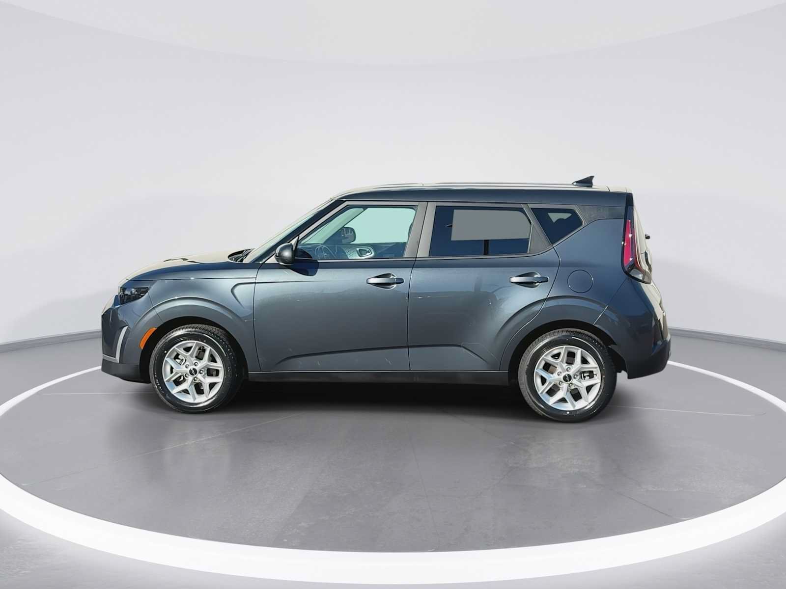 Used 2024 Kia Soul LX w/ Option Group 015 FWD image 5