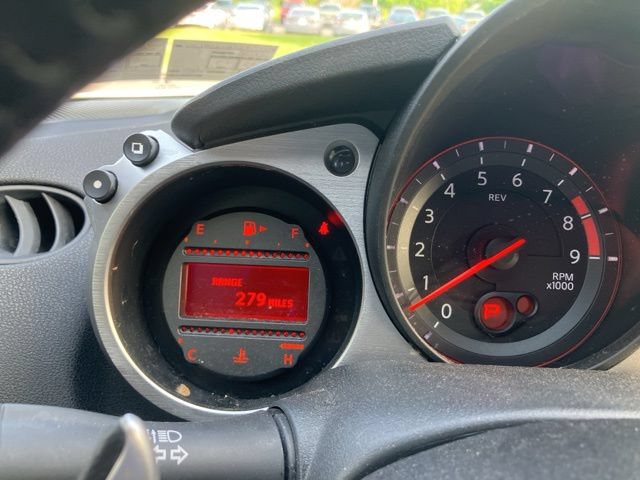 Used 2017 Nissan 370Z Touring RWD image 12