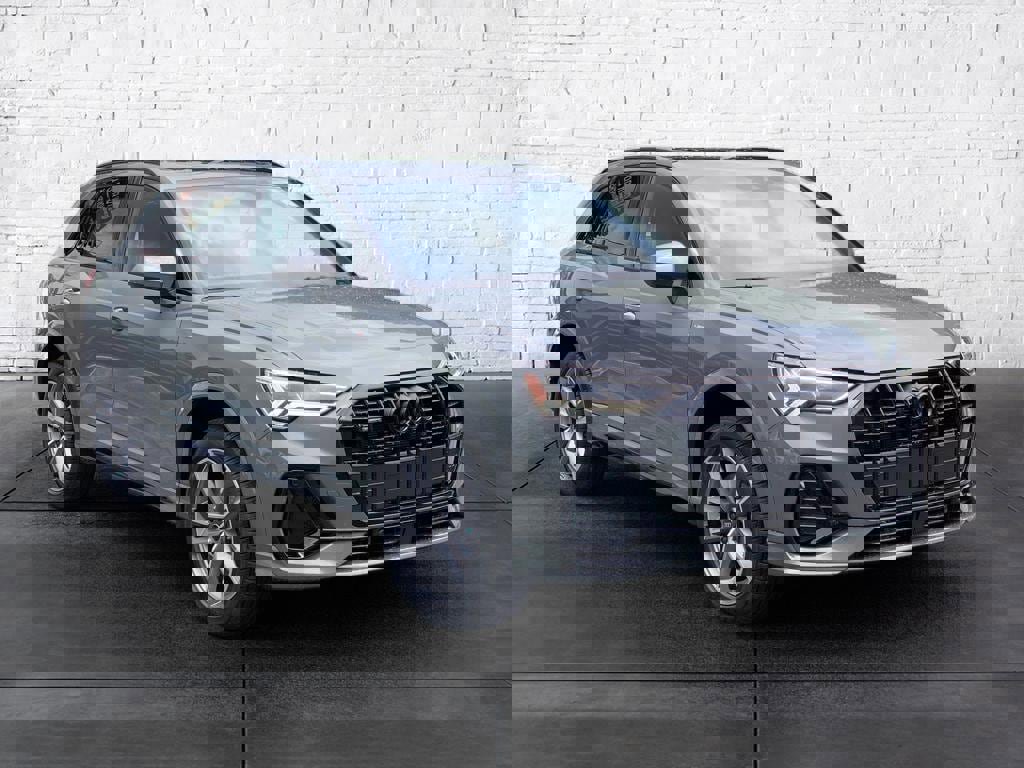 New 2025 Audi Q3 2.0T Premium