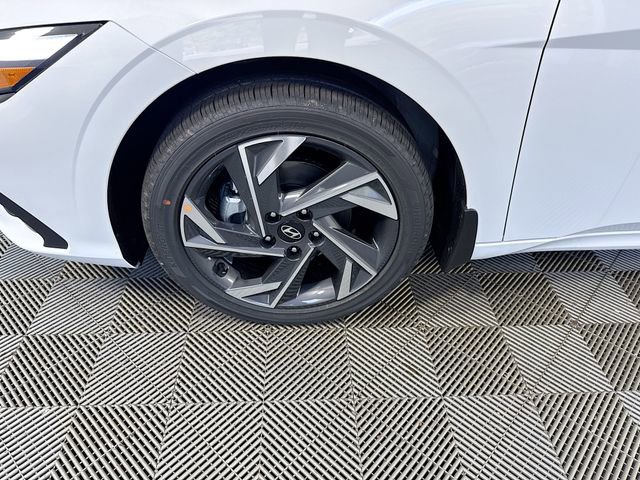 New 2025 Hyundai Elantra SEL FWD image 4