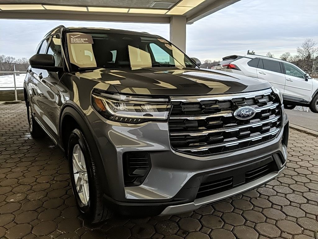 Certified 2025 Ford Explorer Active AWD/4WD image 3