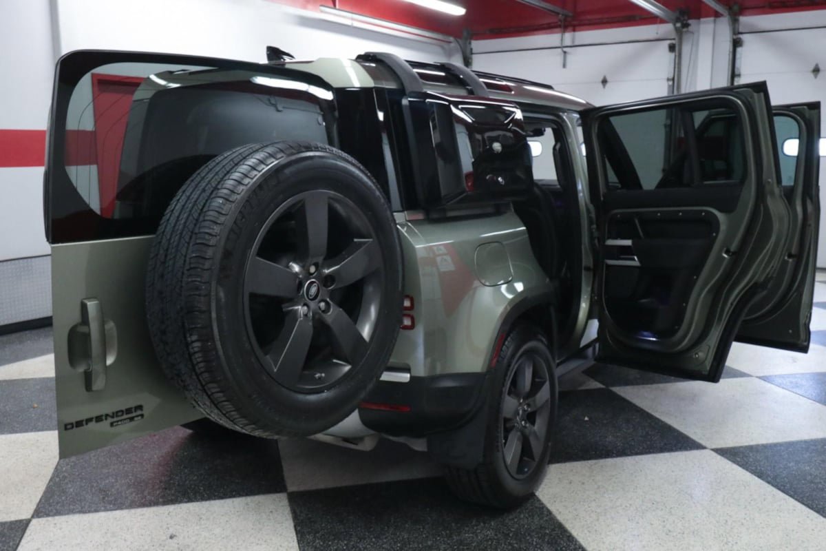 Used 2020 Land Rover Defender 110 SE image 31