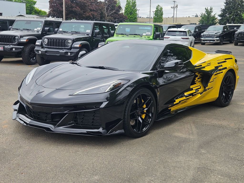 Used 2025 Chevrolet Corvette Z06 RWD image 3