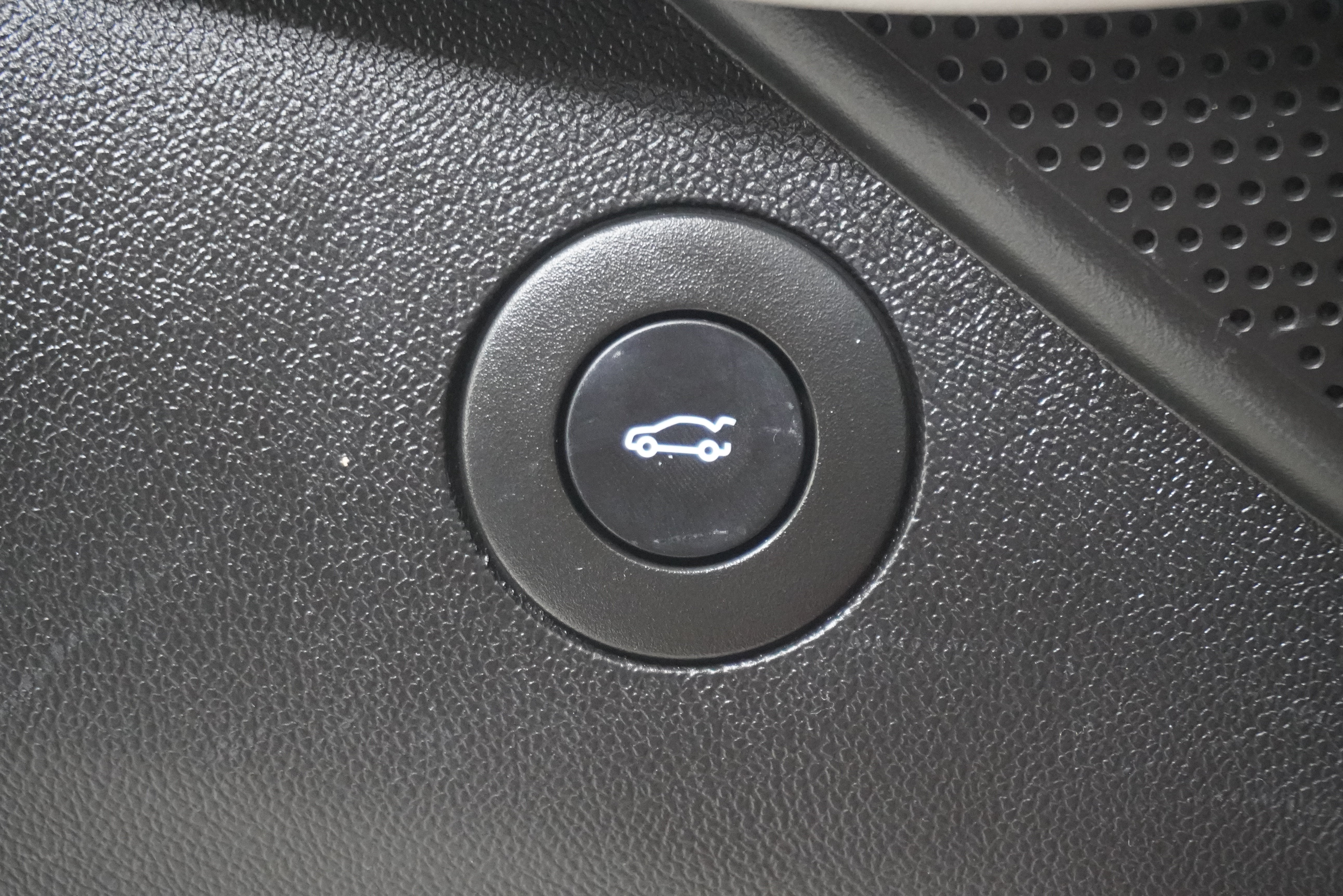 Used 2020 Chevrolet Camaro LT w/ RS Package RWD image 23