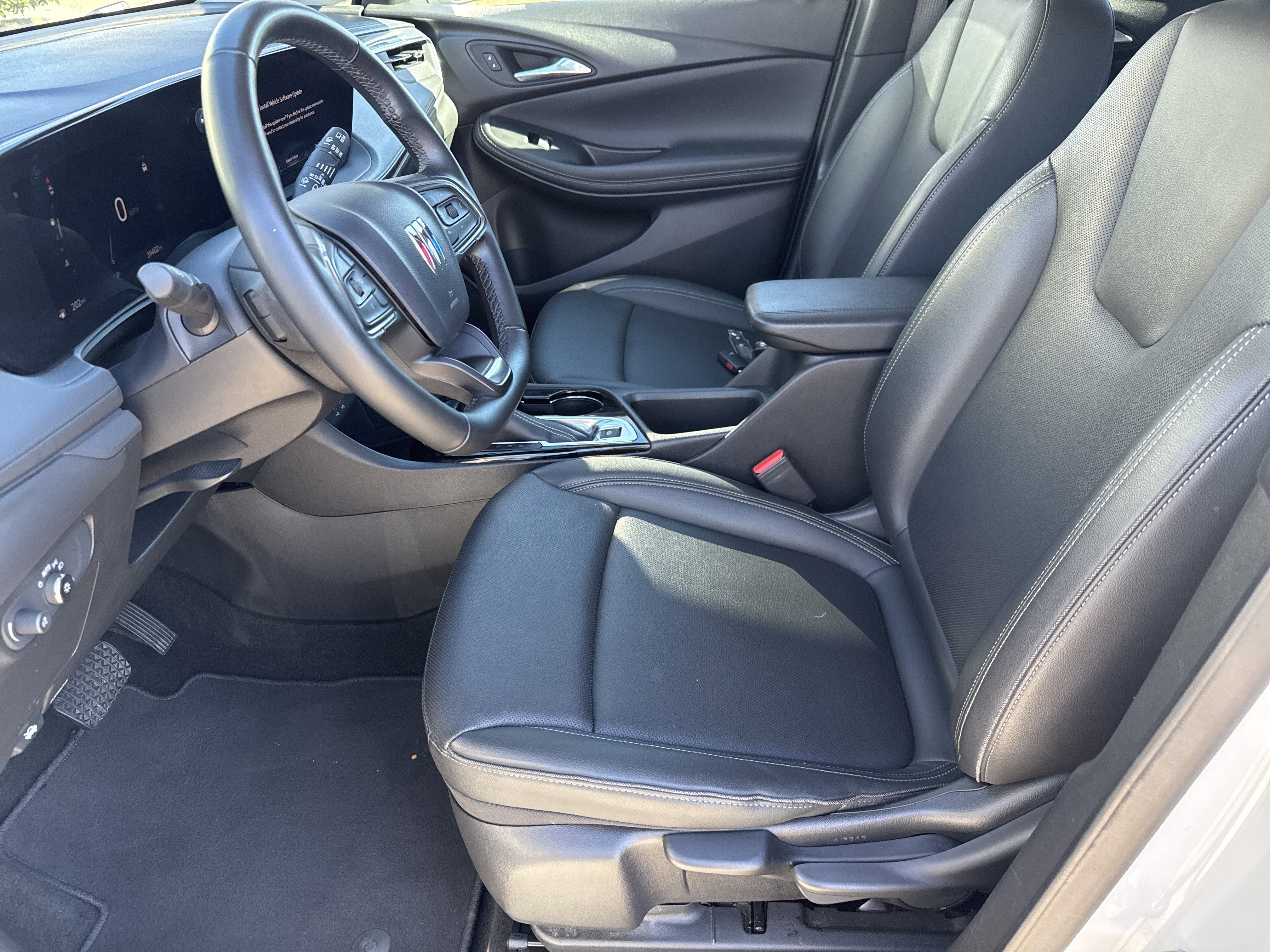 Used 2024 Buick Encore GX Sport Touring image 5