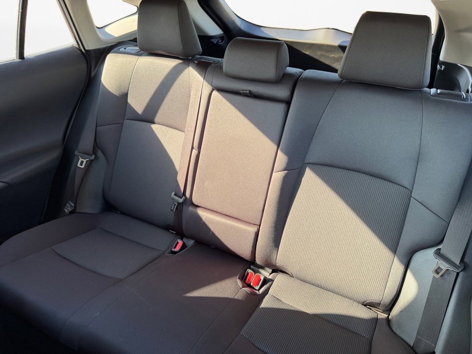 Used 2022 Toyota Venza LE image 15