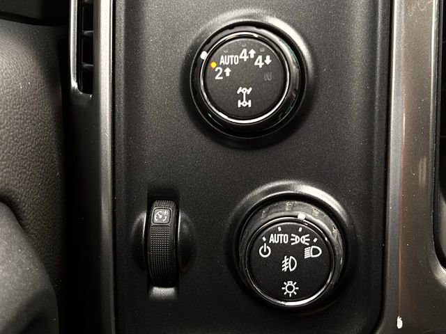 Used 2018 Chevrolet Silverado 1500 LT w/ Texas Edition image 23