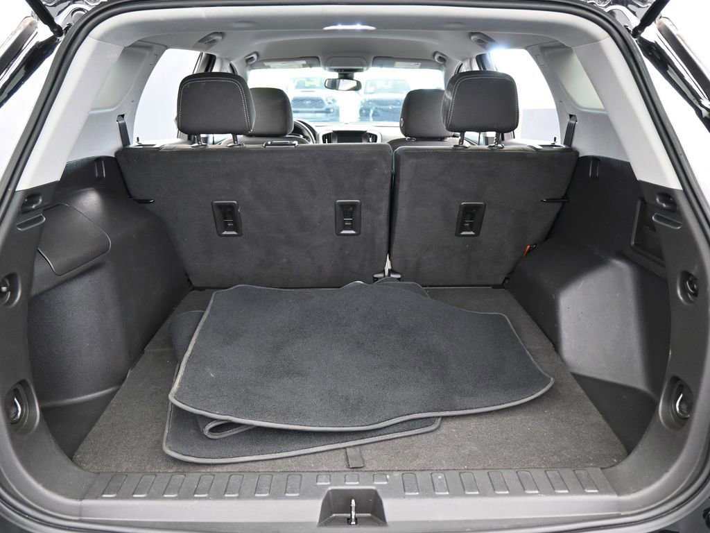 Used 2023 GMC Terrain SLE image 32