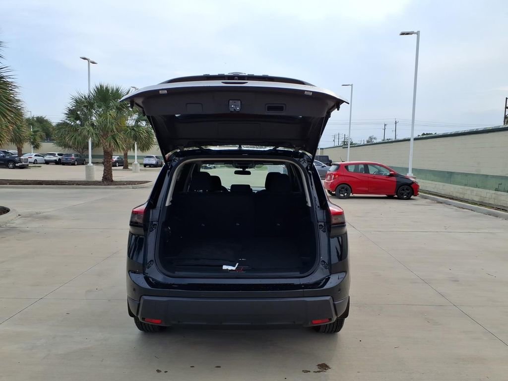 Used 2025 Nissan Rogue S FWD image 20
