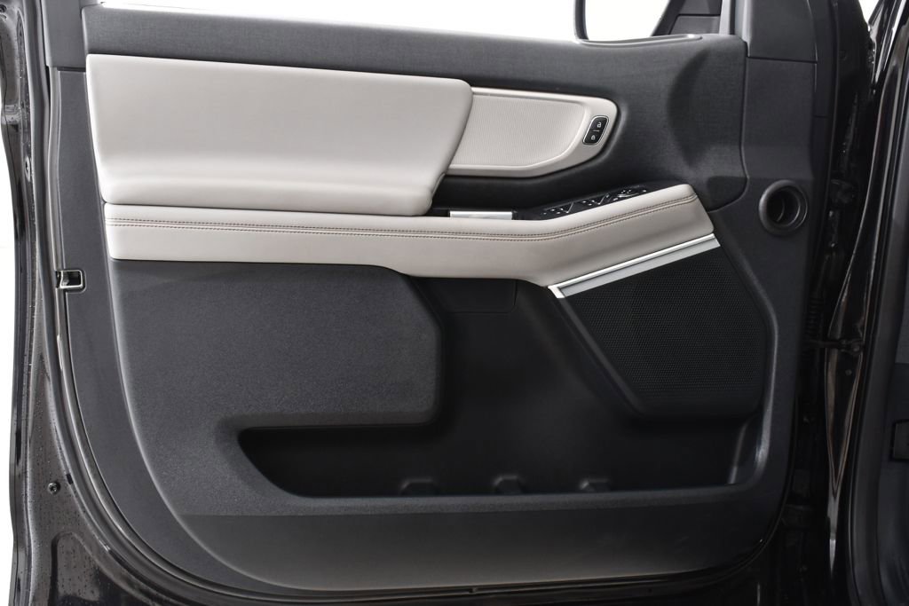 Used 2025 Ford Expedition Active image 25