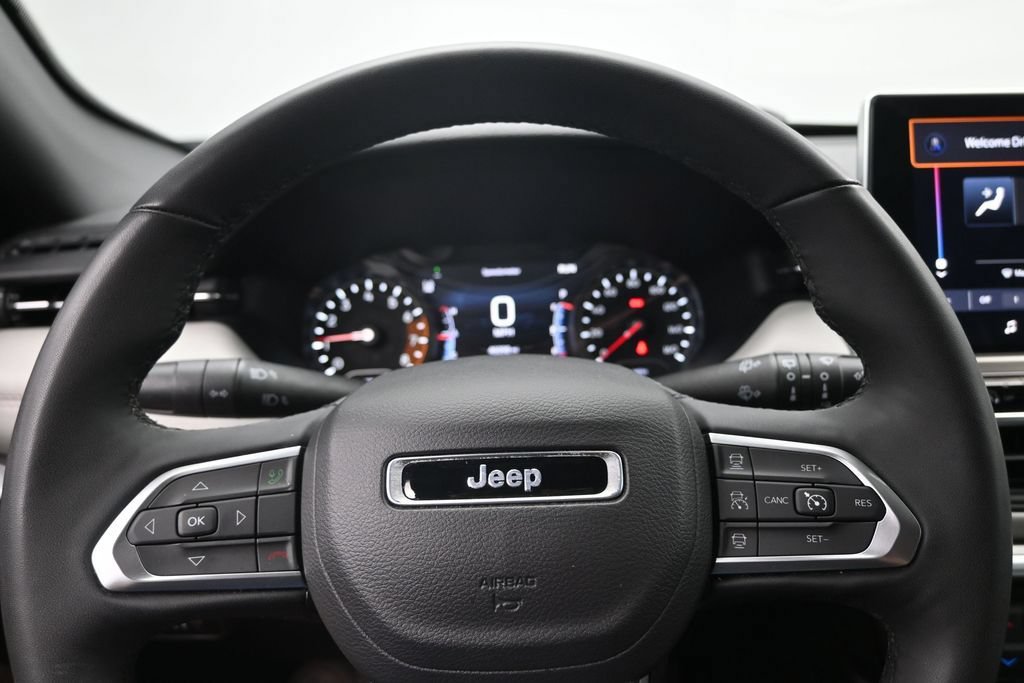 Used 2025 Jeep Compass Limited AWD/4WD image 12