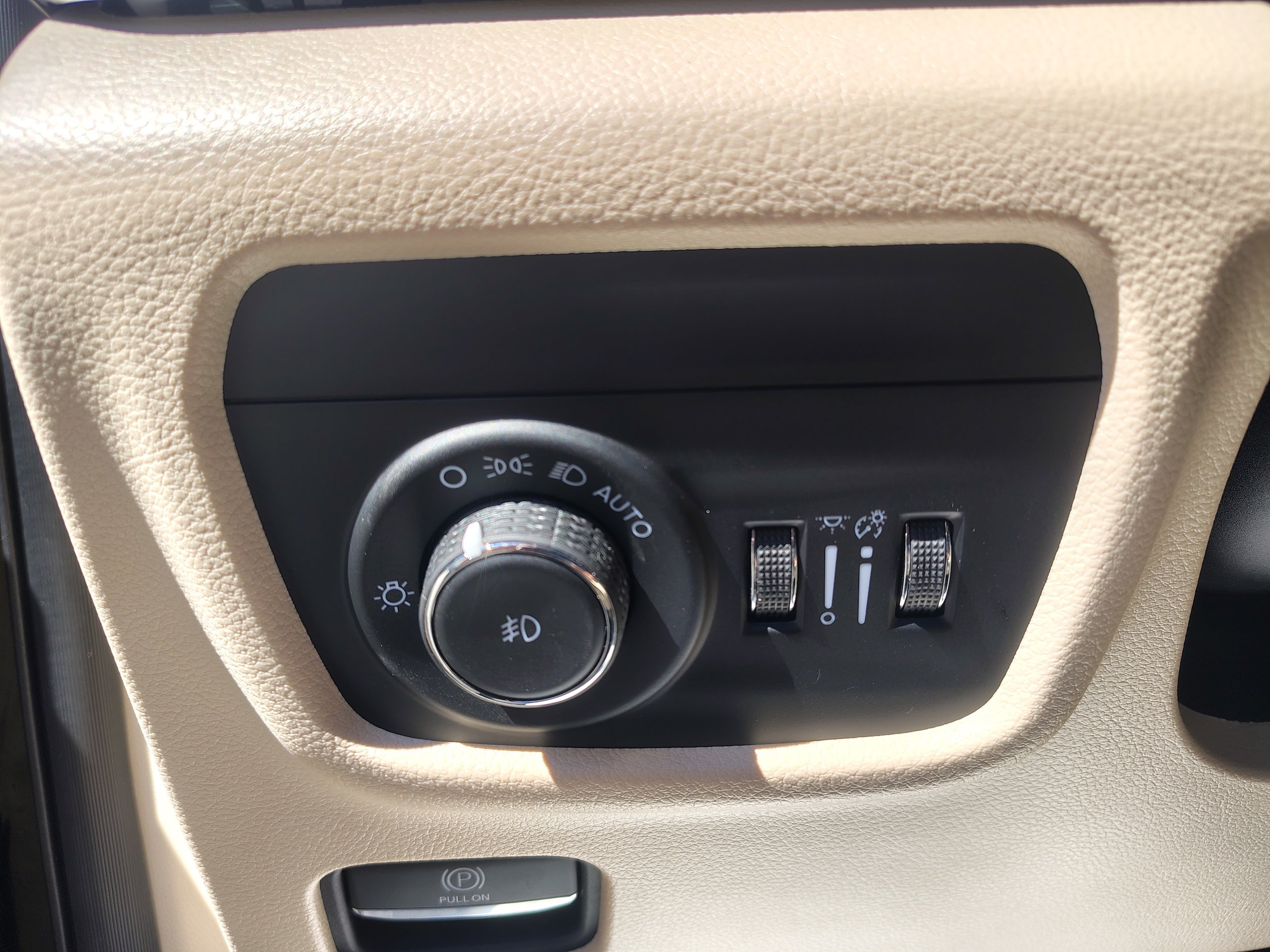 Certified 2024 Jeep Grand Cherokee Limited w/ Luxury Tech Group II AWD/4WD image 28